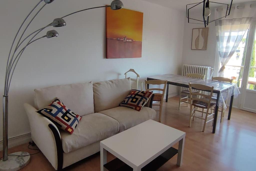 Apartment Joli F2 45m2 Parking Prive Proche Tram Ligne 1 Et 2 Montpellier